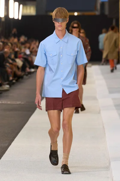 Look 19